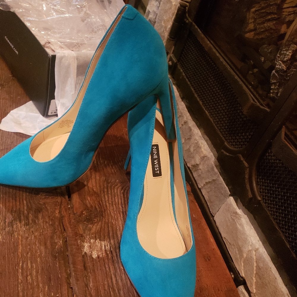 Nine West, size 9, NEVER WORN - TOO BIG for me😔
